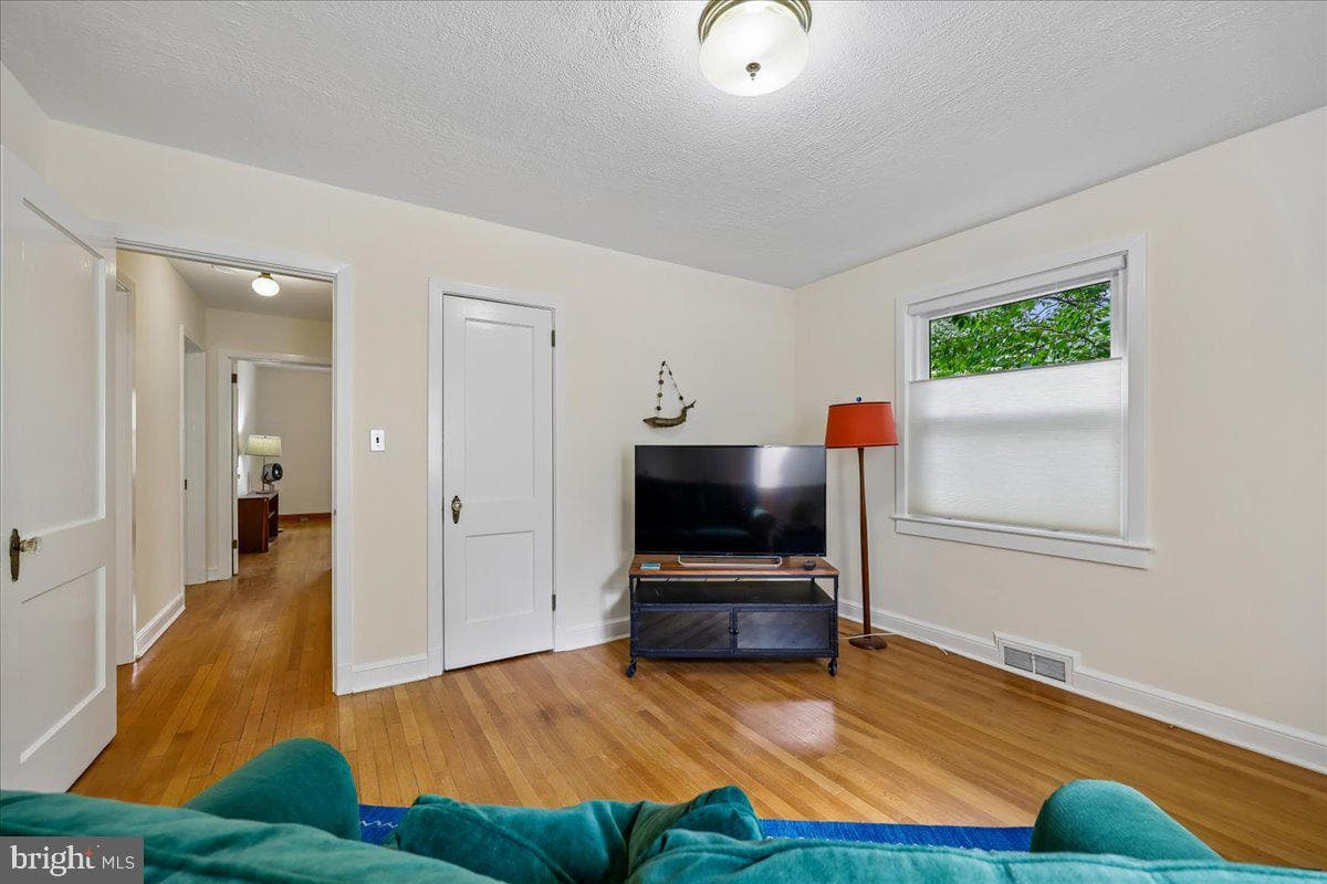 9 Pine Avenue photo 39