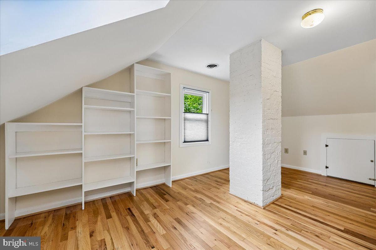 9 Pine Avenue photo 56