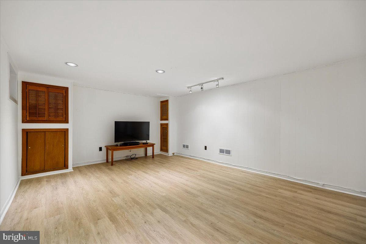 9 Pine Avenue photo 67
