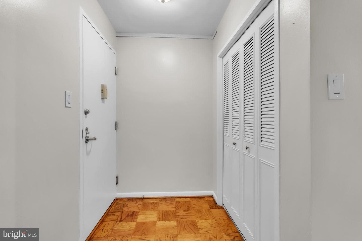 10401 Grosvenor Place #410 photo 3