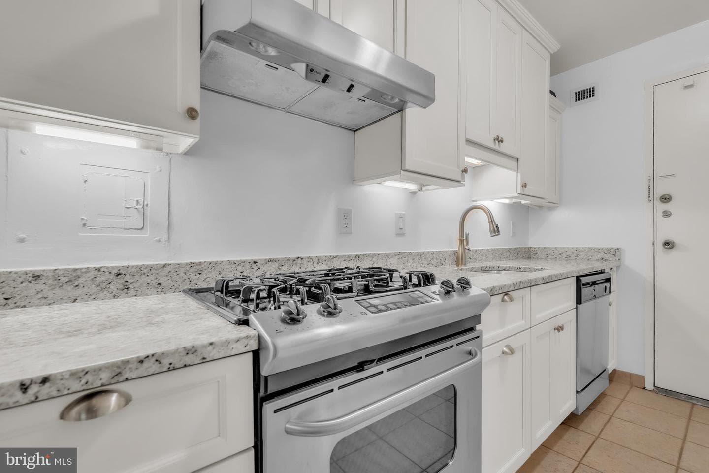 10401 Grosvenor Place #410 photo 8
