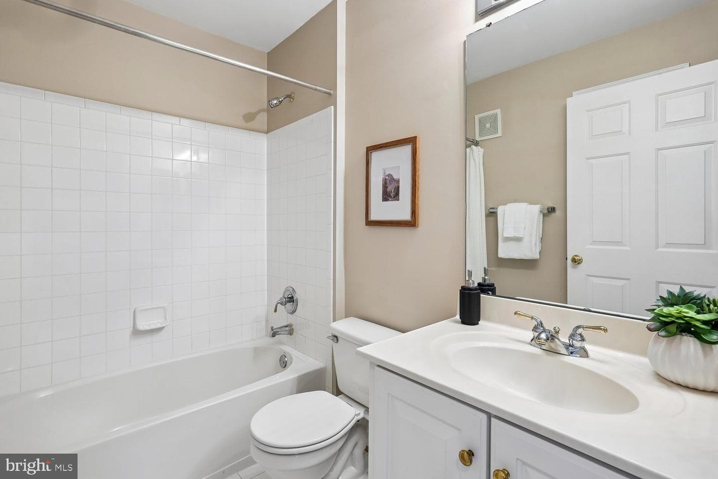 708 Market Street E photo 35