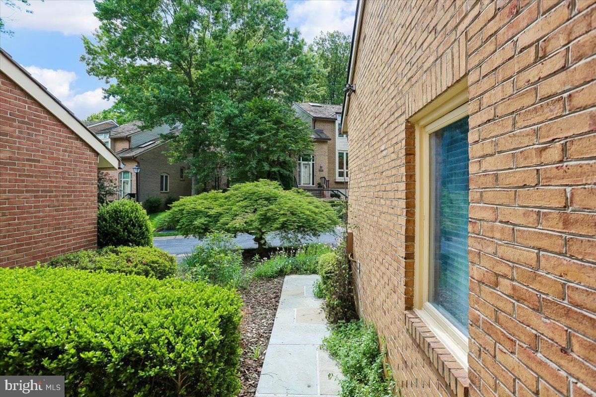 6113 Goldtree Way photo 5