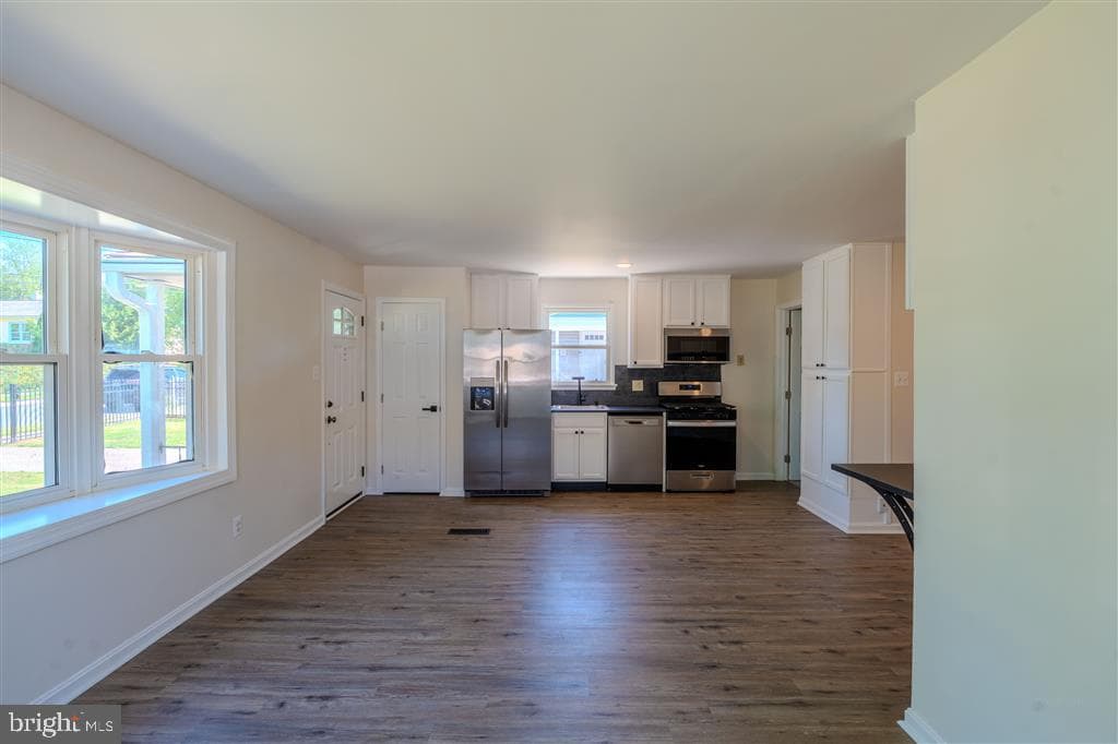 12324 Centerhill Street photo 4