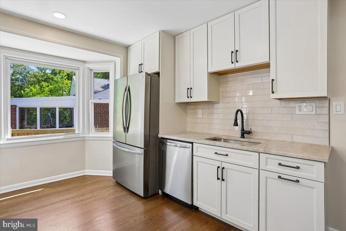 10701 Brunswick Avenue photo 16