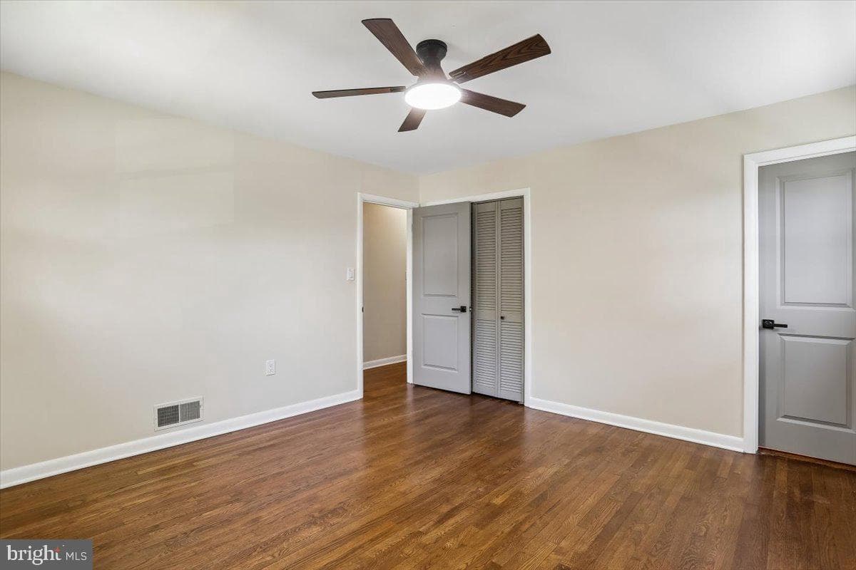 10701 Brunswick Avenue photo 20