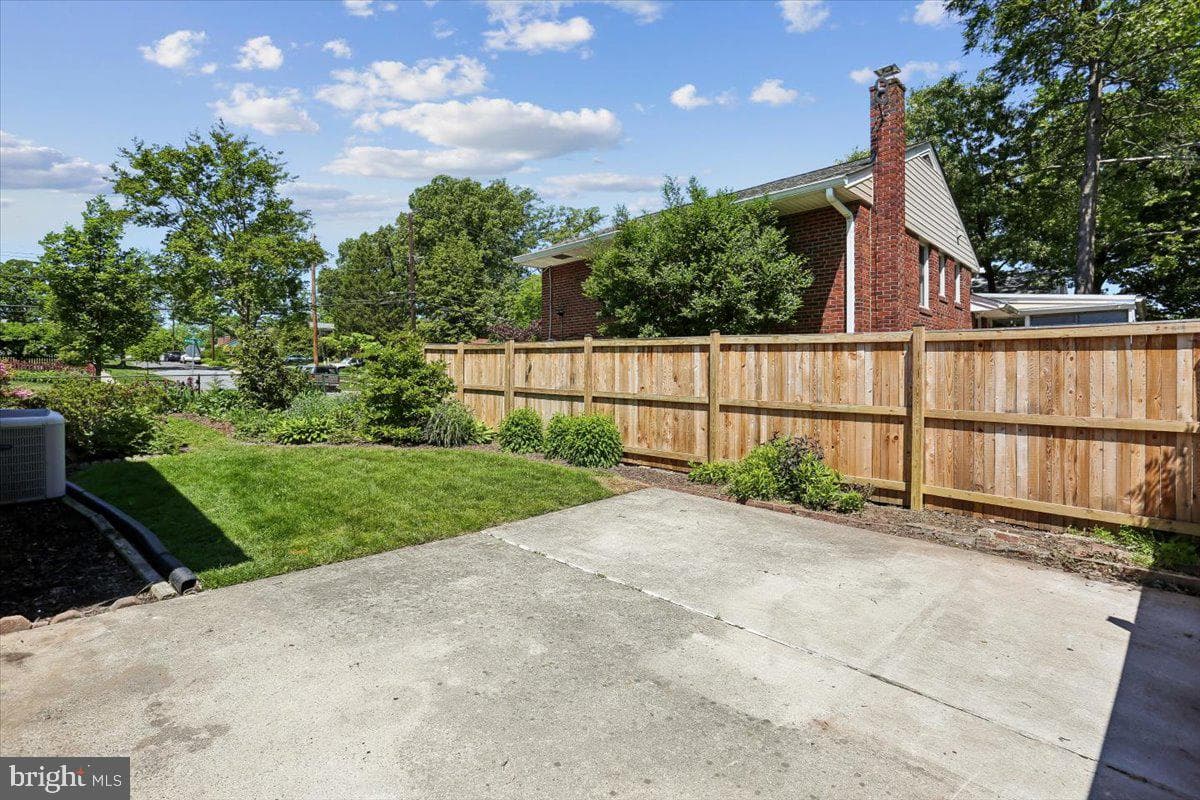10701 Brunswick Avenue photo 44