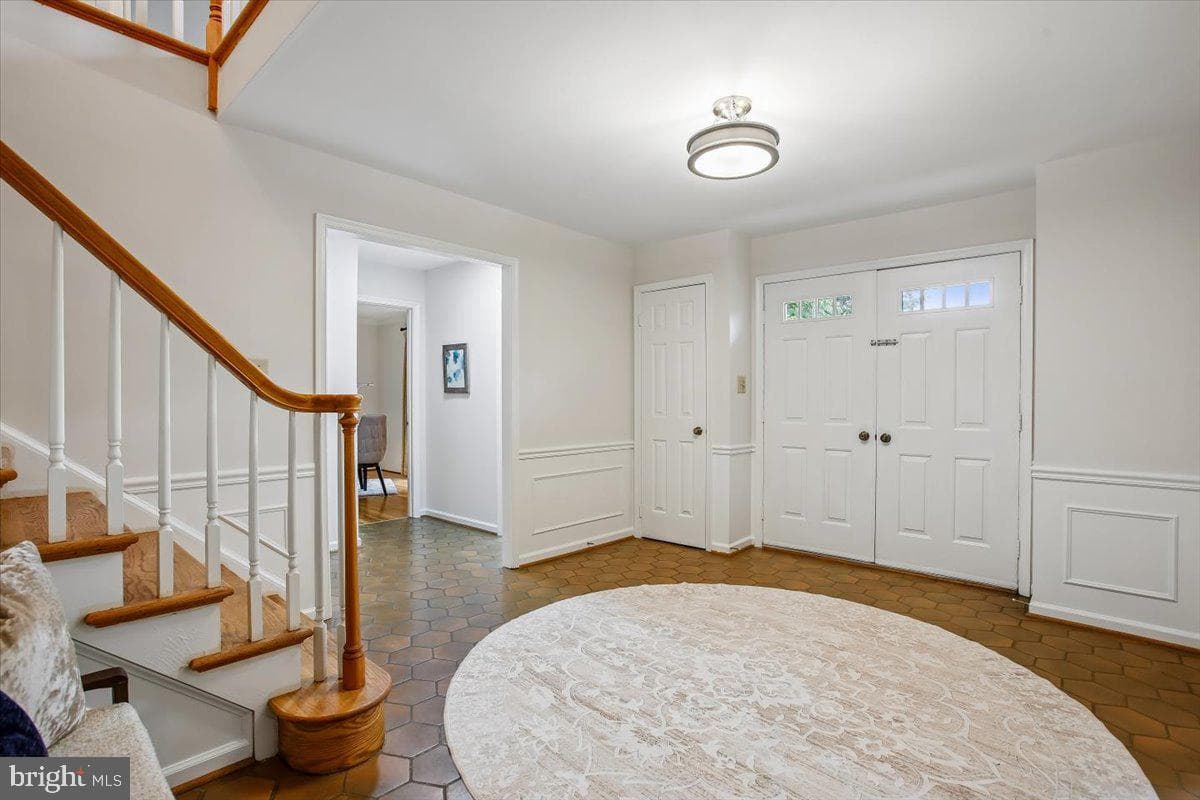 9208 Fall River Lane photo 3