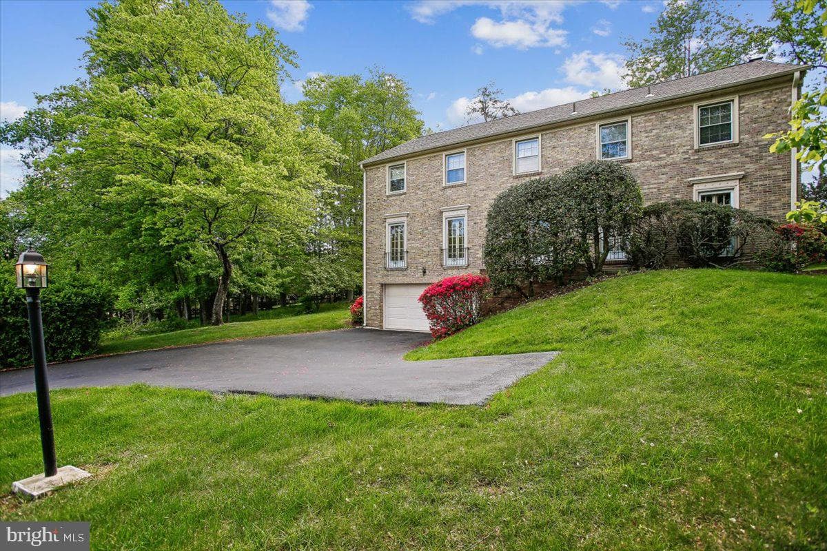 9208 Fall River Lane photo 40