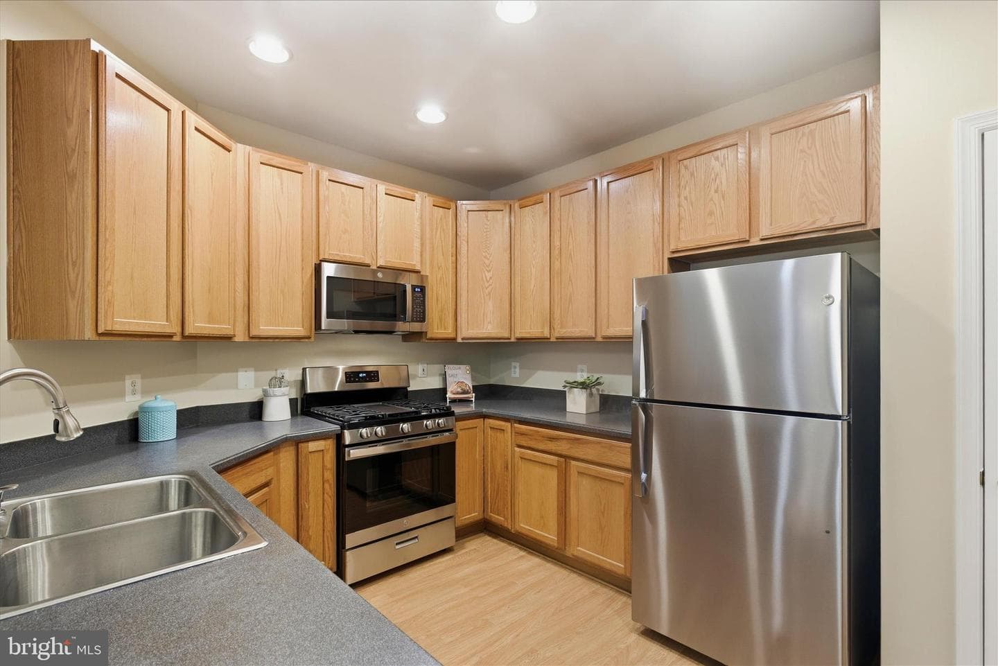 701 Fallsgrove Drive #102 photo 10