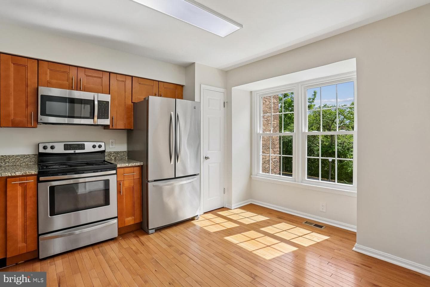 10804 Douglas Avenue photo 16