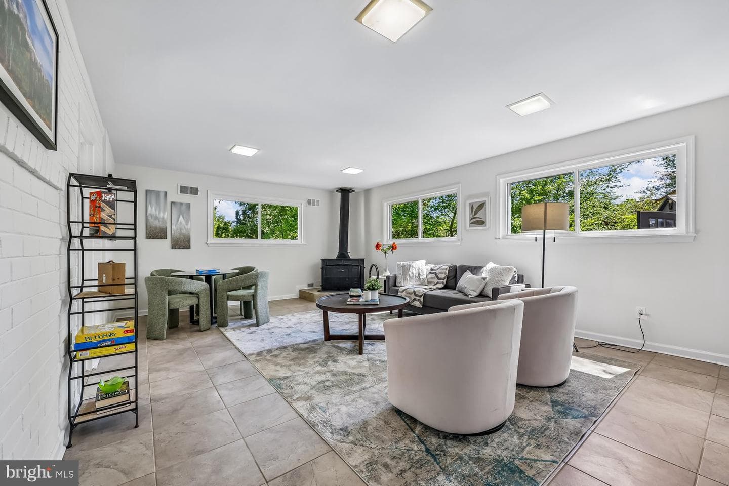 300 Gilsan Court photo 4
