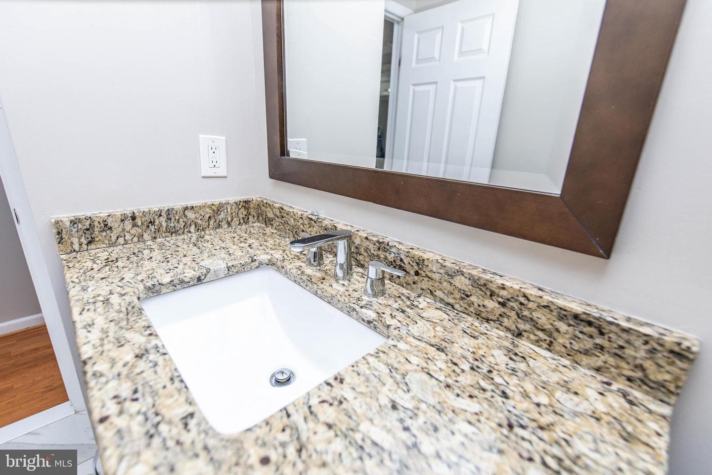 15613 Wembrough Street photo 18