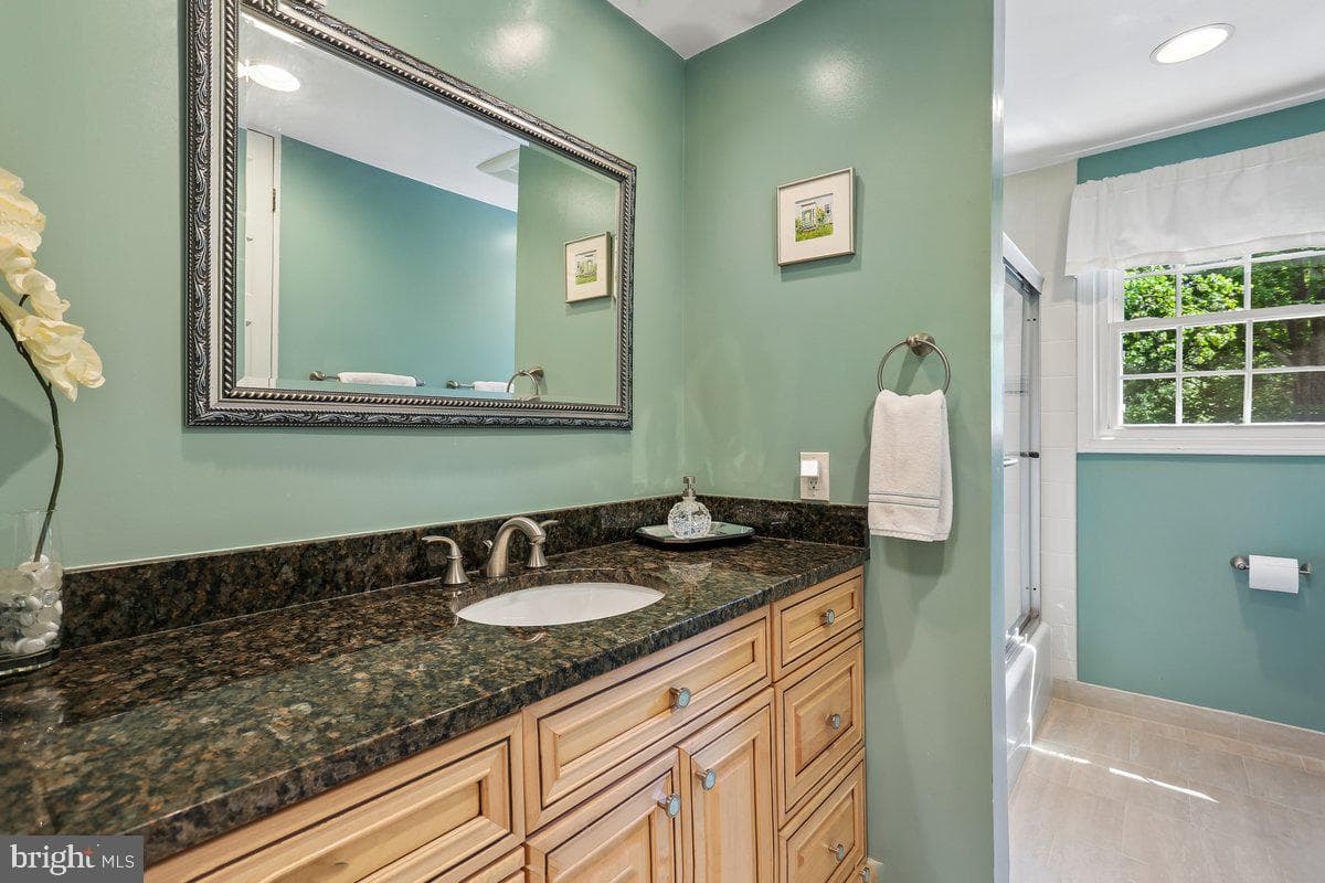 14404 Kings Grant Street photo 34