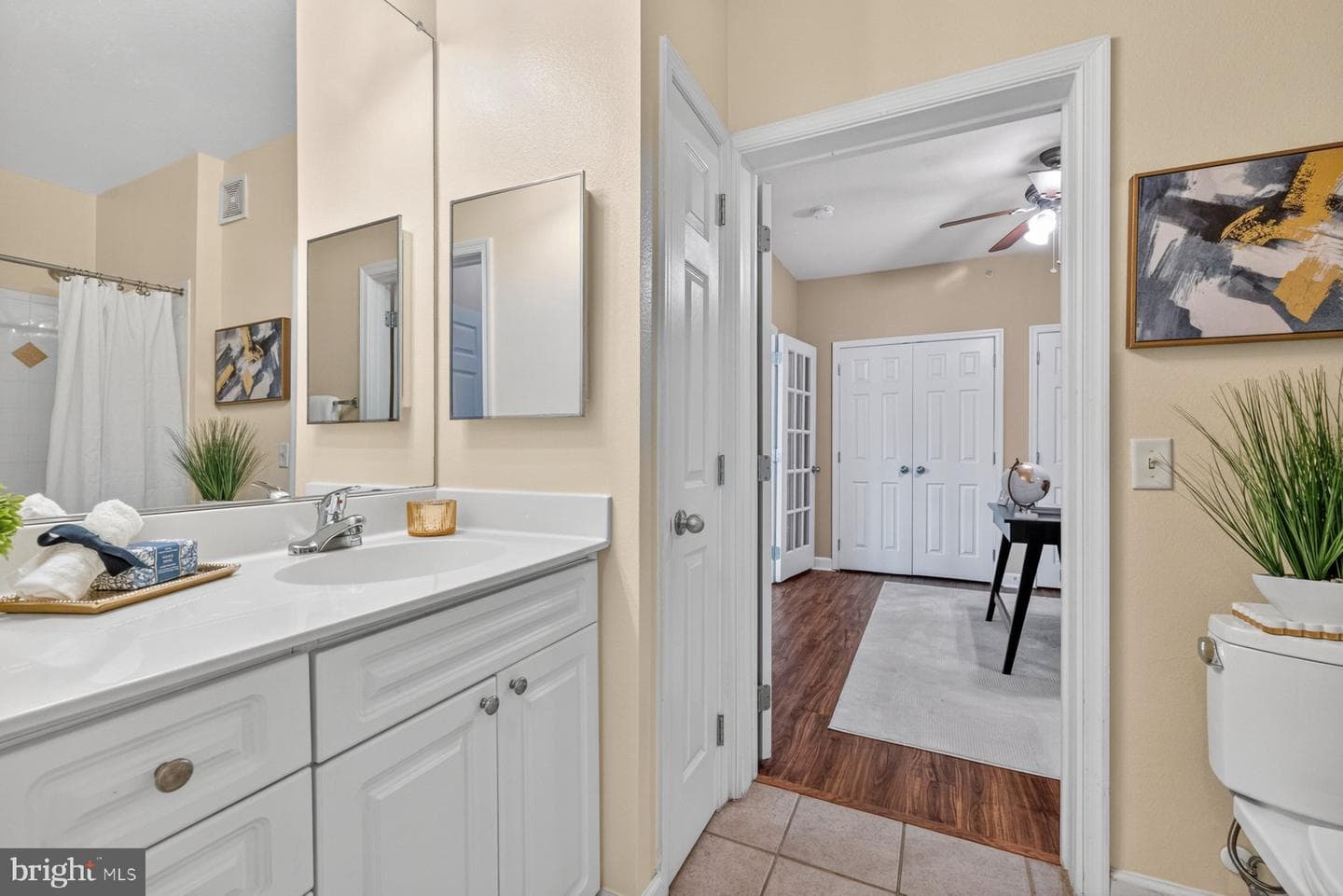501 Hungerford Dr # 430 photo 16