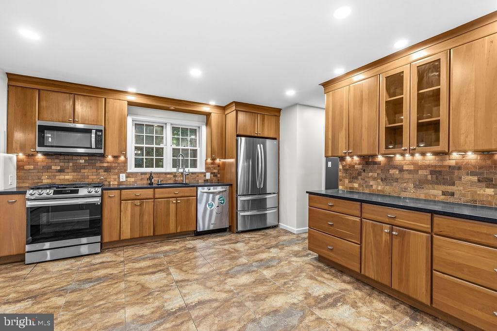 9712 Hill Street photo 4