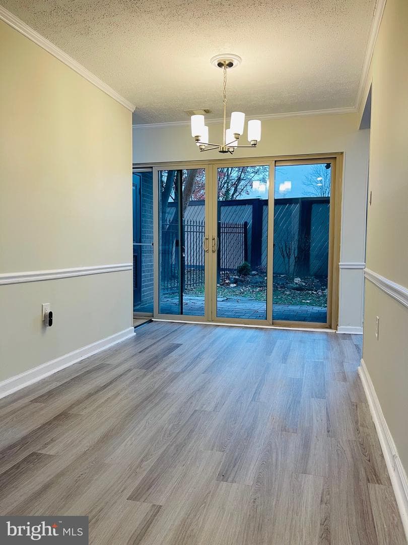 2200 Greenery Lane #101-23 photo 10