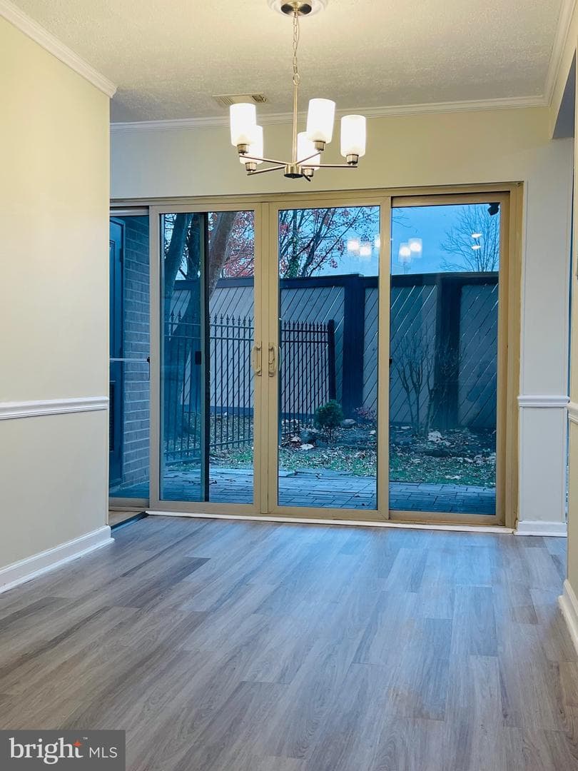 2200 Greenery Lane #101-23 photo 9