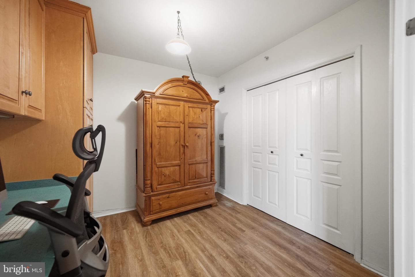 7111 Woodmont Avenue #709 photo 20