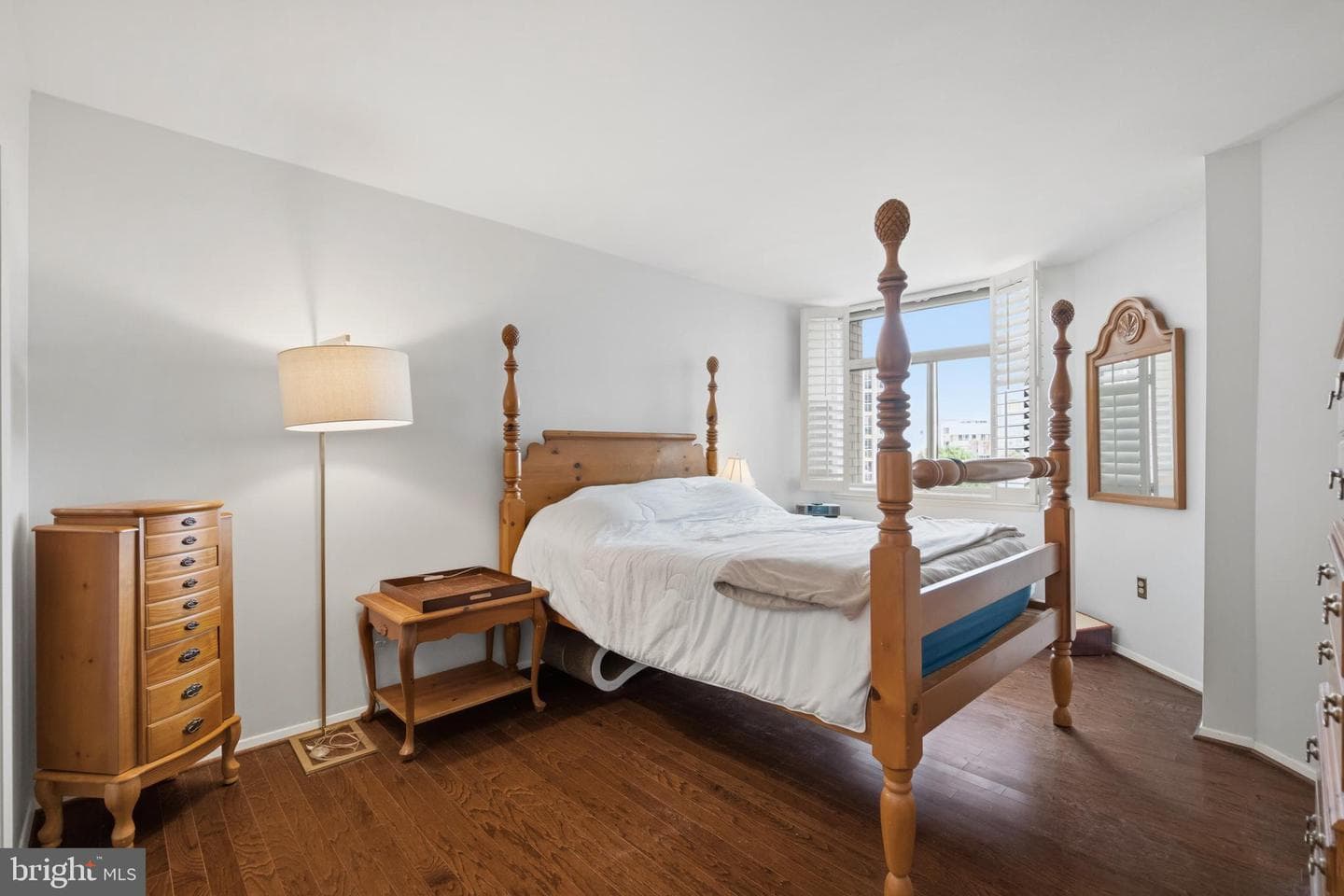 7111 Woodmont Avenue #709 photo 28