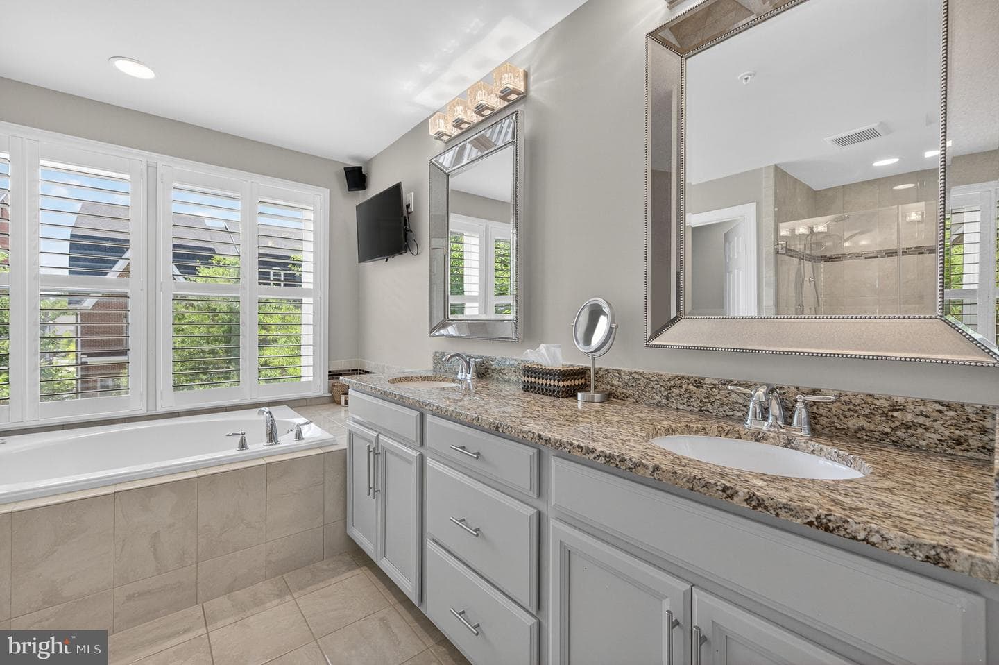 310 Crown Park Avenue photo 37