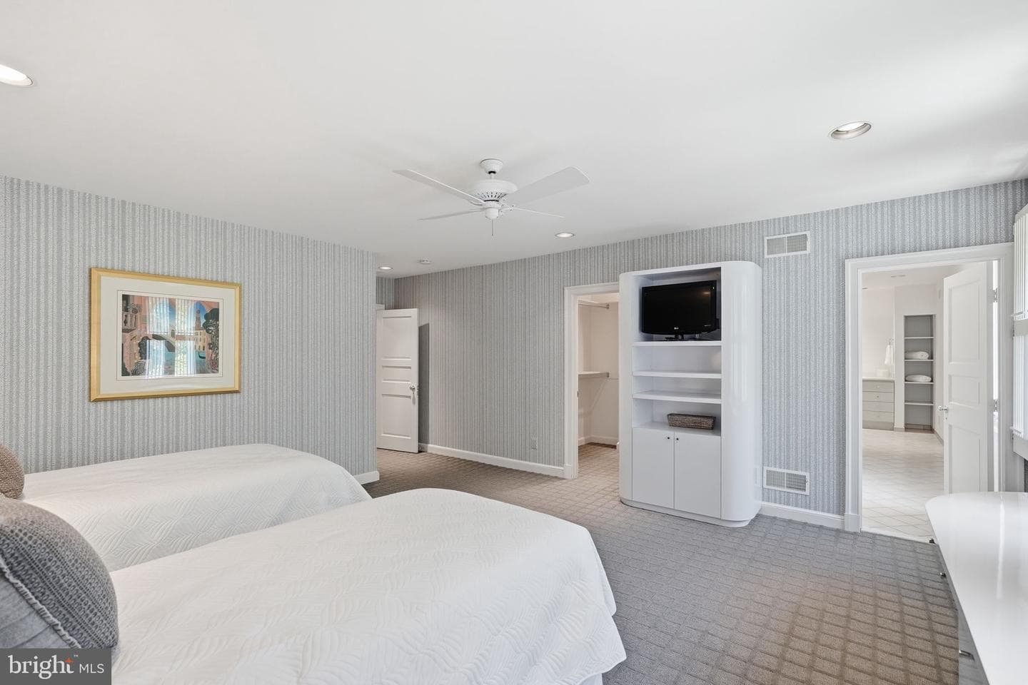 8917 Harvest Square Court photo 44