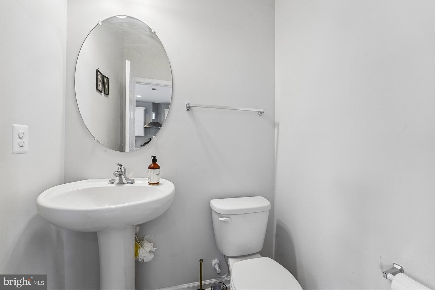 22917 Mater Way photo 12