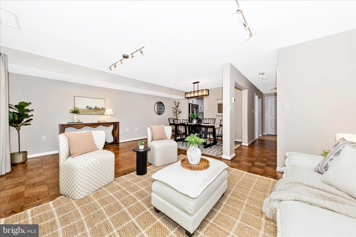 846 Azalea Drive photo 4