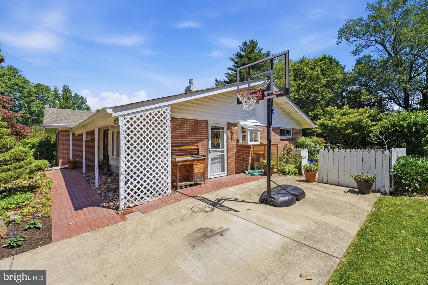 12615 Eastbourne Drive photo 4