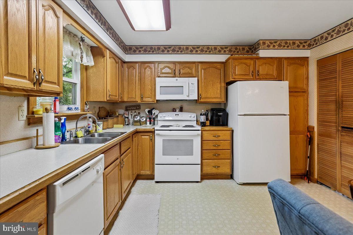 12622 Eastbourne Drive photo 13
