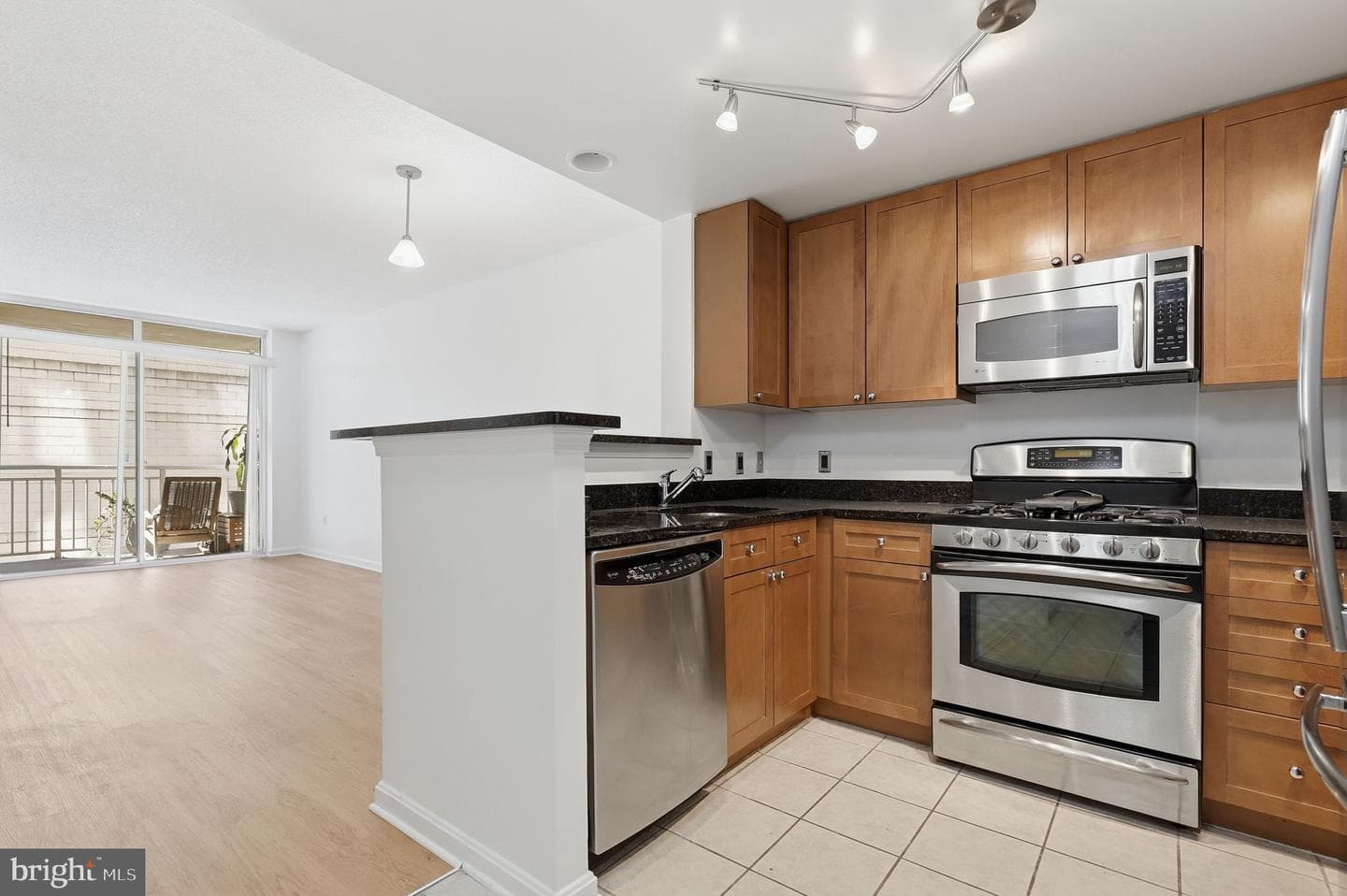 930 Wayne Ave # 201 photo 4