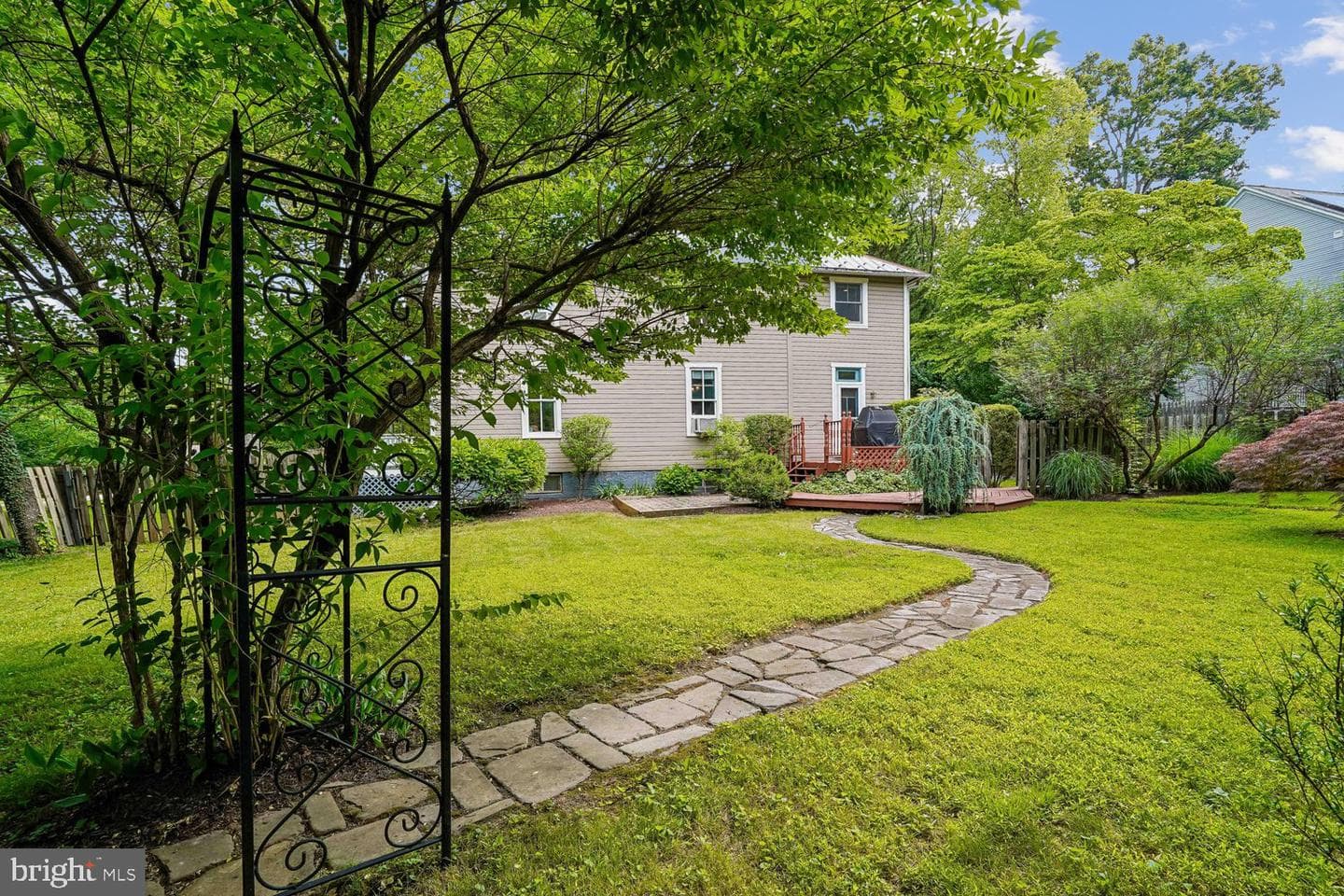 16 Maple Avenue photo 6