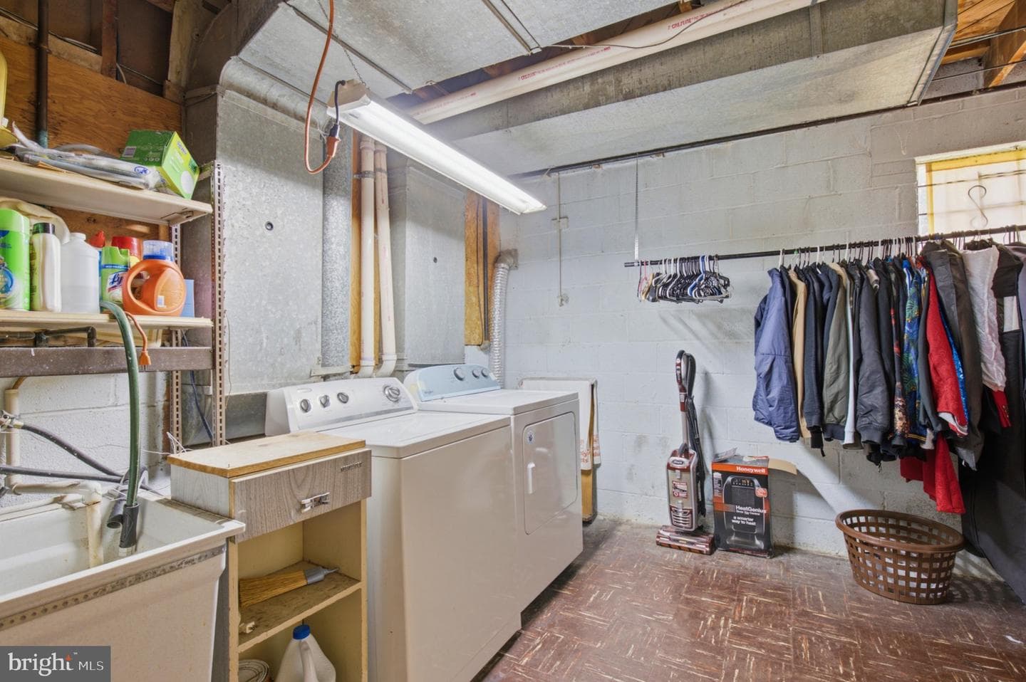 1011 Devere Drive photo 36