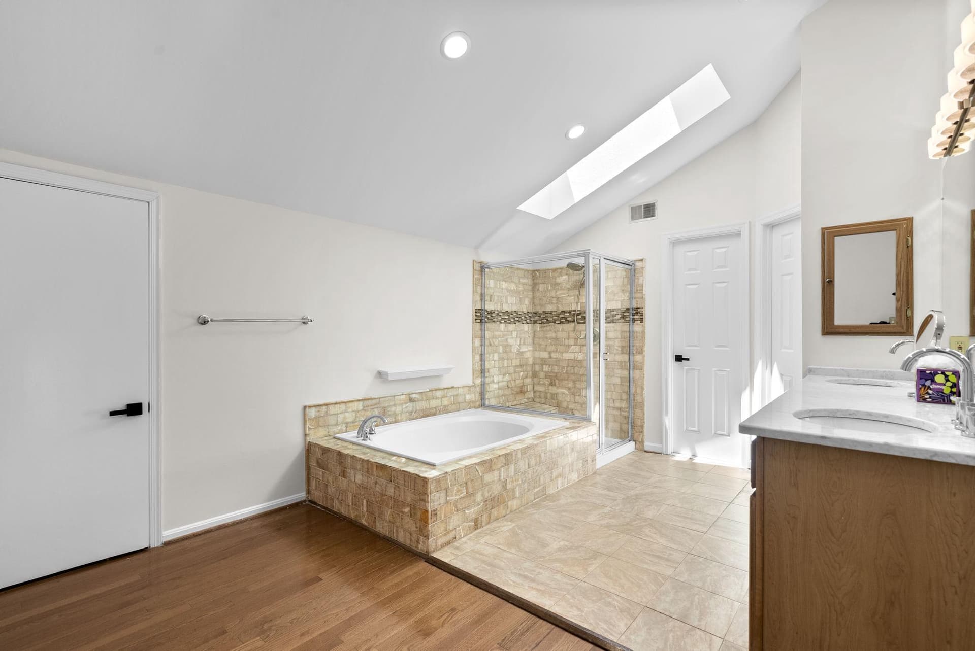 2040 Westchester Drive photo 25
