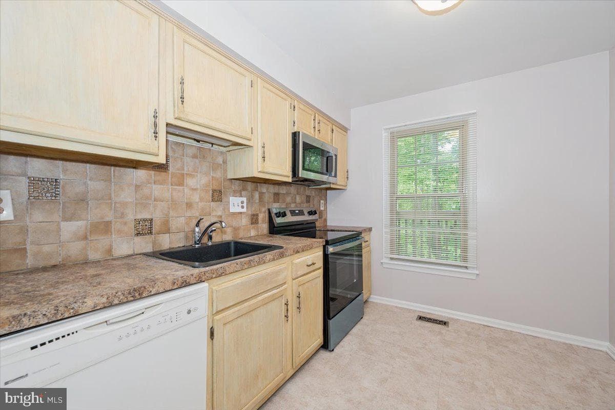 10113 Maple Leaf Drive photo 18