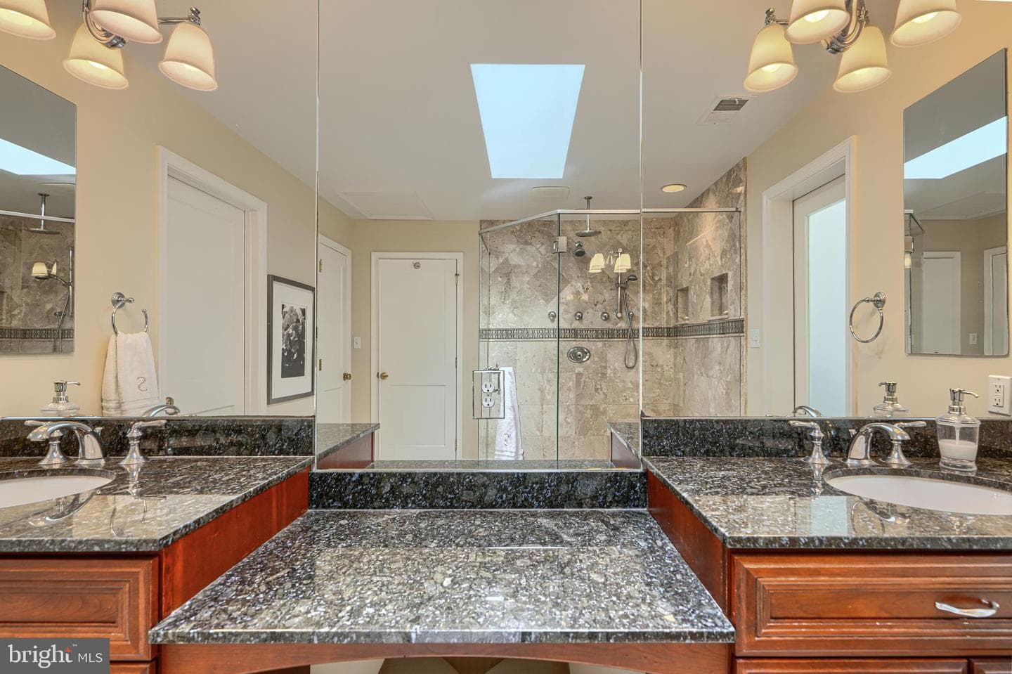5617 Northfield Road photo 39