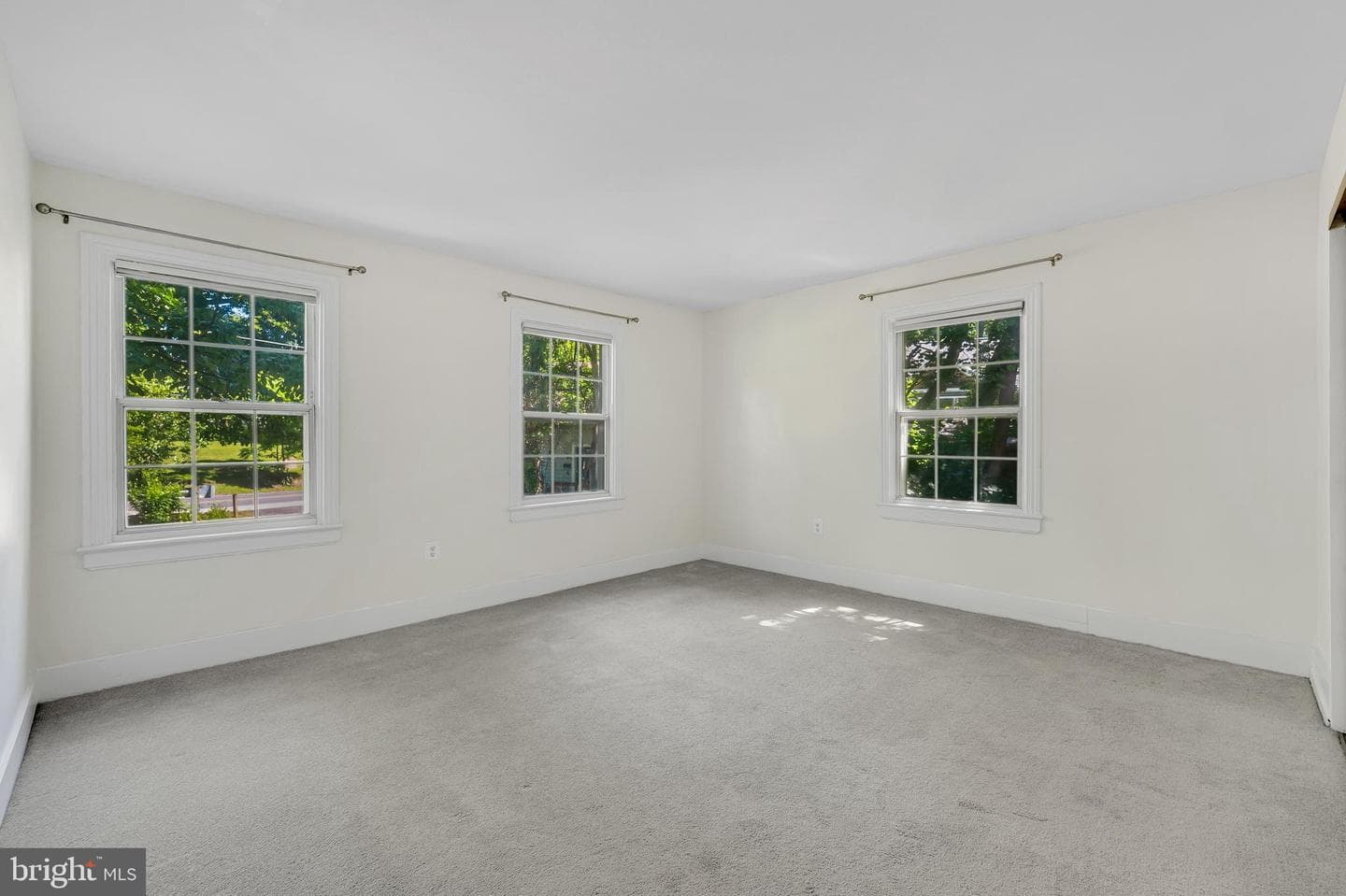 2418 Forest Glen Road photo 16