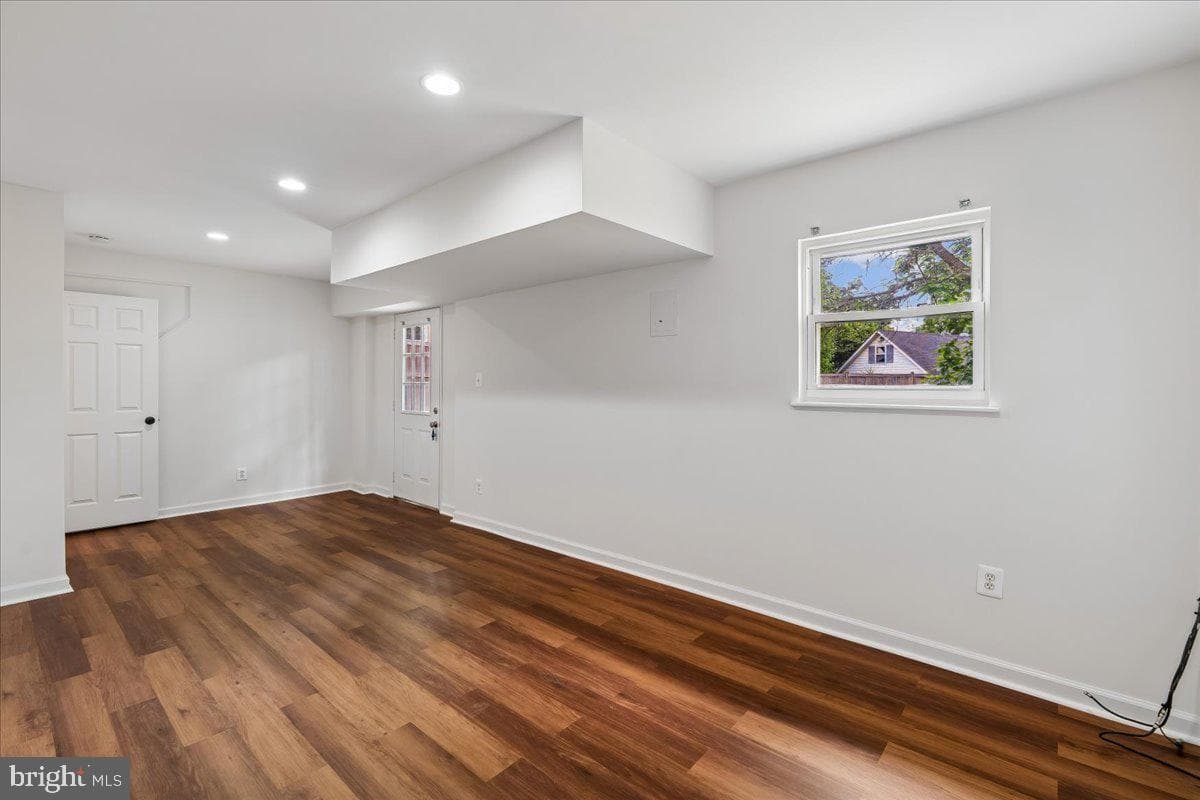 727 Grandin Avenue photo 29