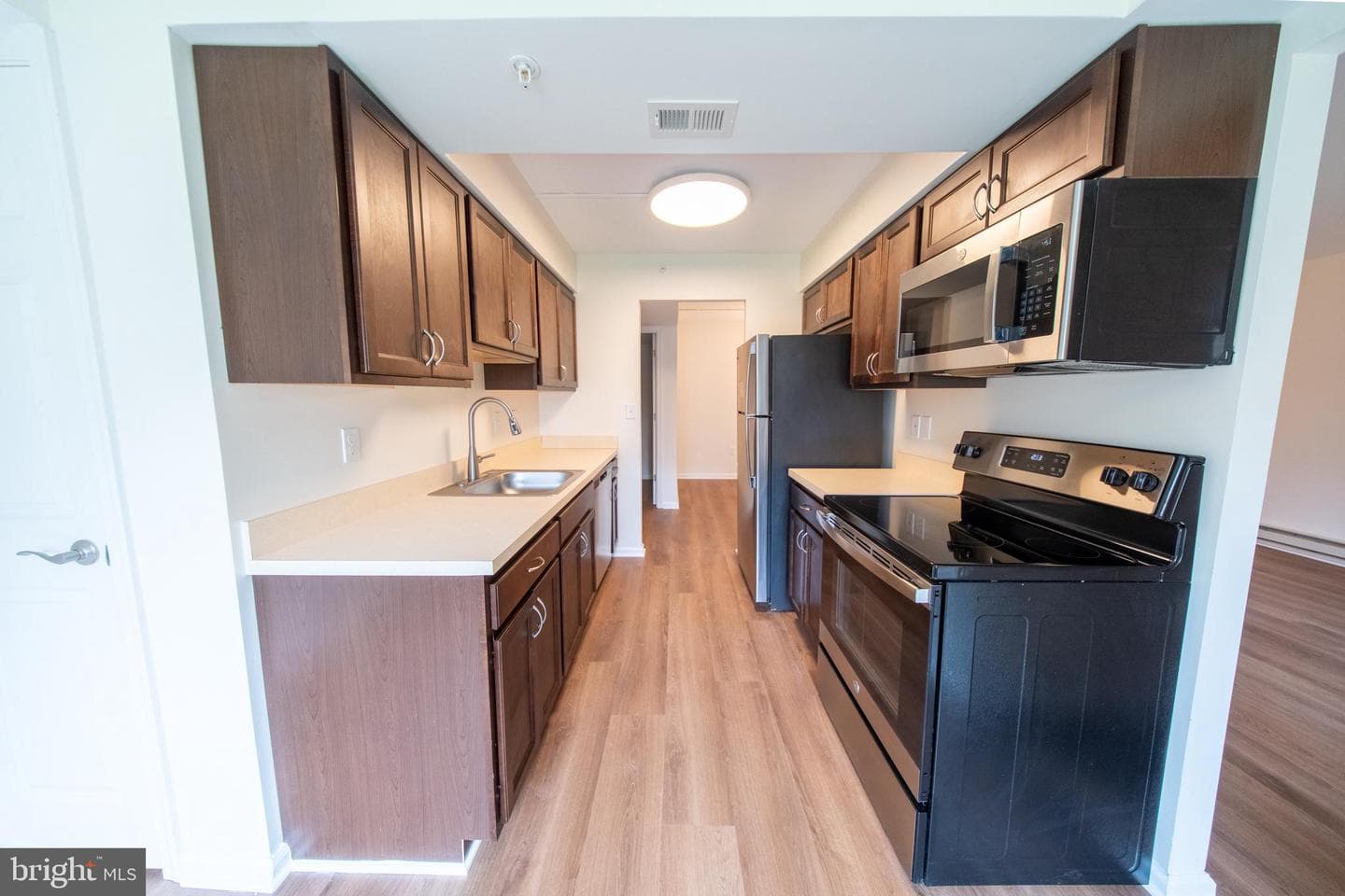 15210 Elkridge Way #91-2j photo 5