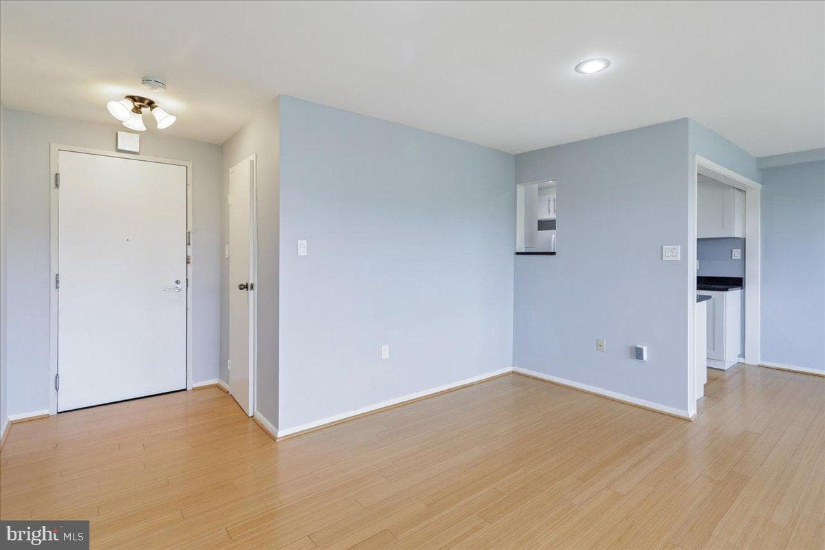 10201 Grosvenor Place #1205 photo 13