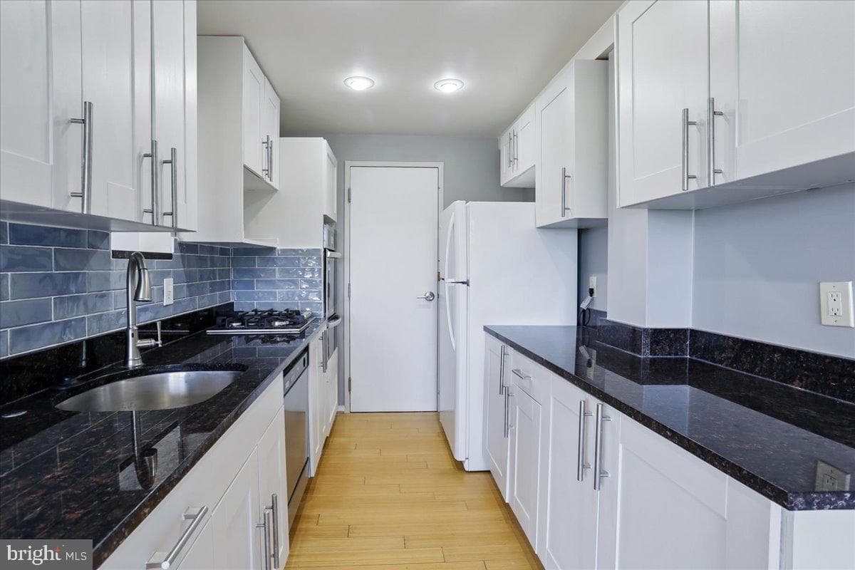 10201 Grosvenor Place #1205 photo 18