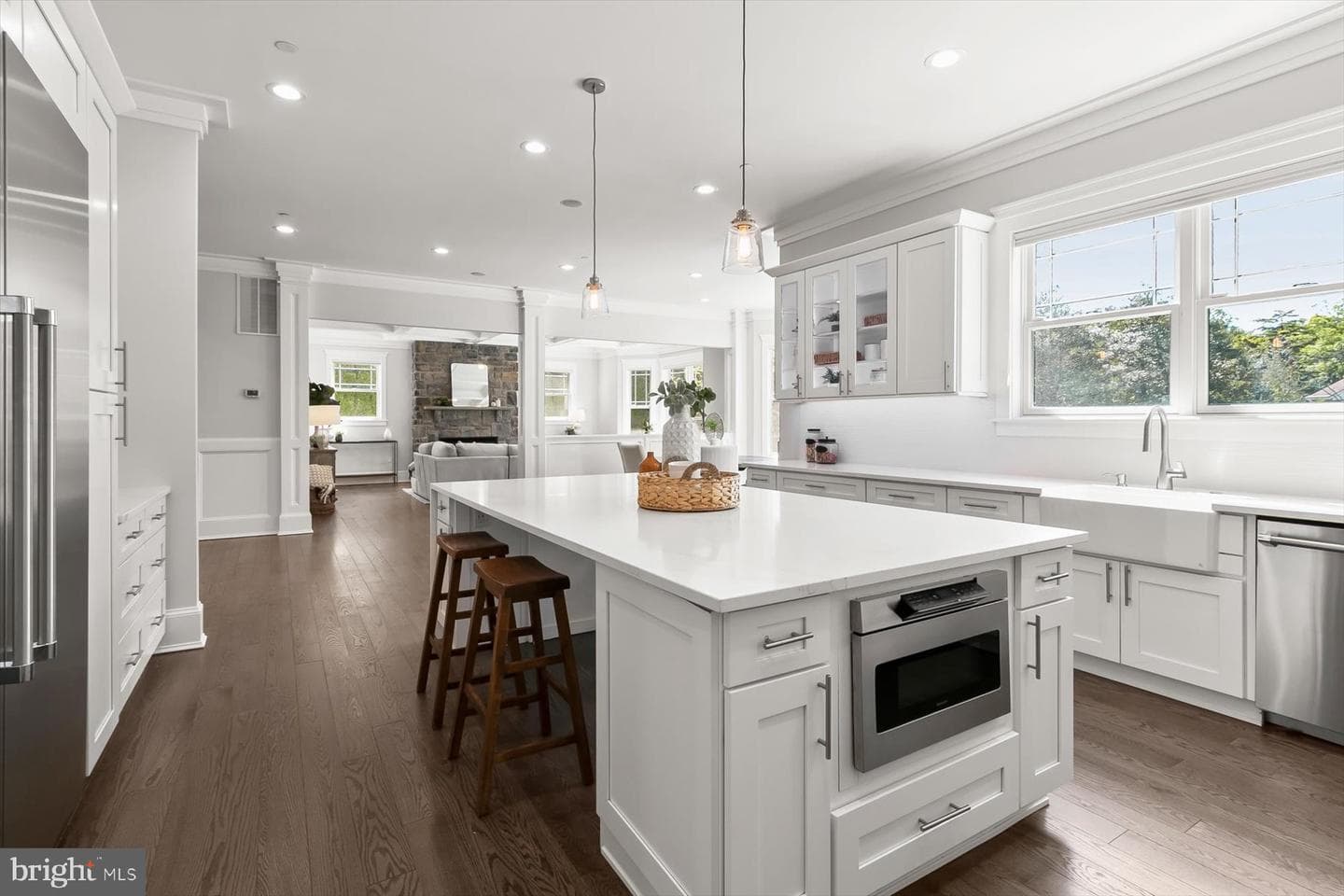 11000 Luxmanor Road photo 24
