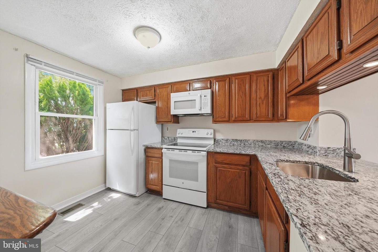 2807 Shepperton Terrace photo 7