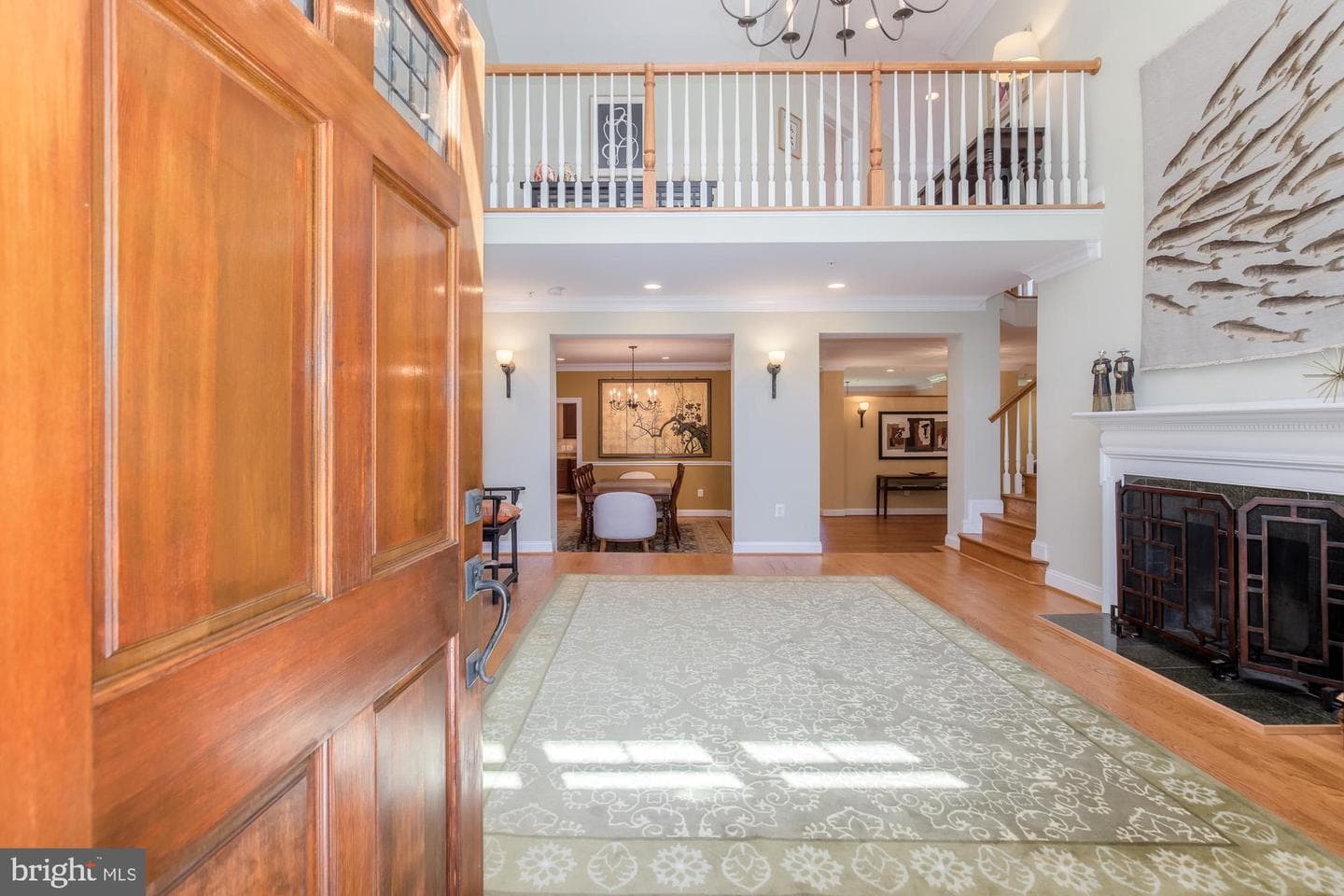 5601 Vernon Place photo 4