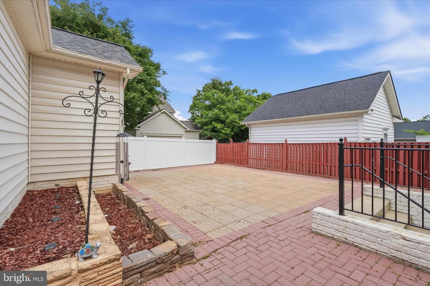 23121 Frederick Road photo 40