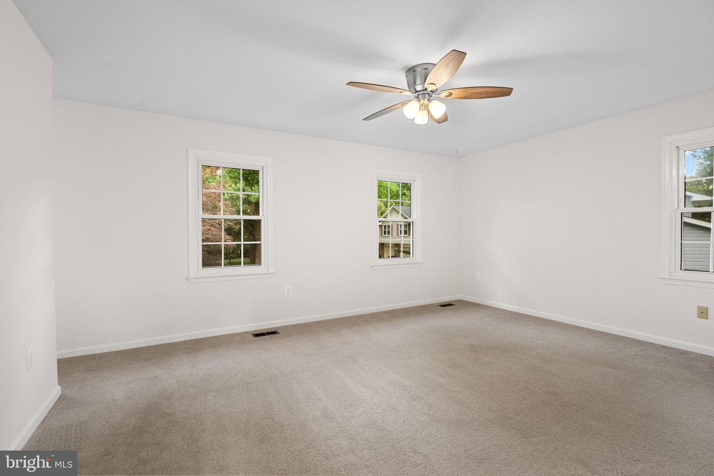 5 Longworth Court photo 32