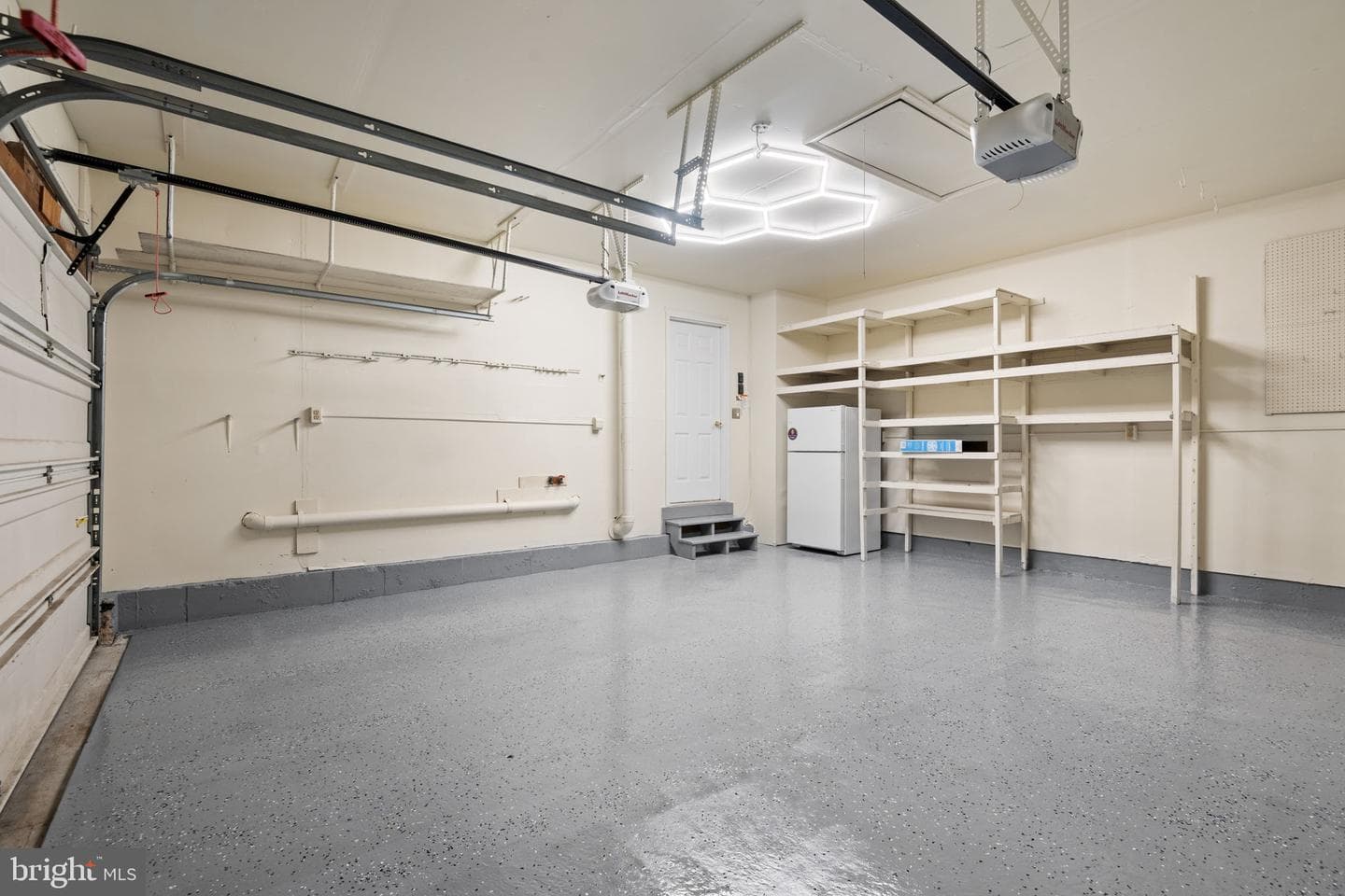 5 Longworth Court photo 37