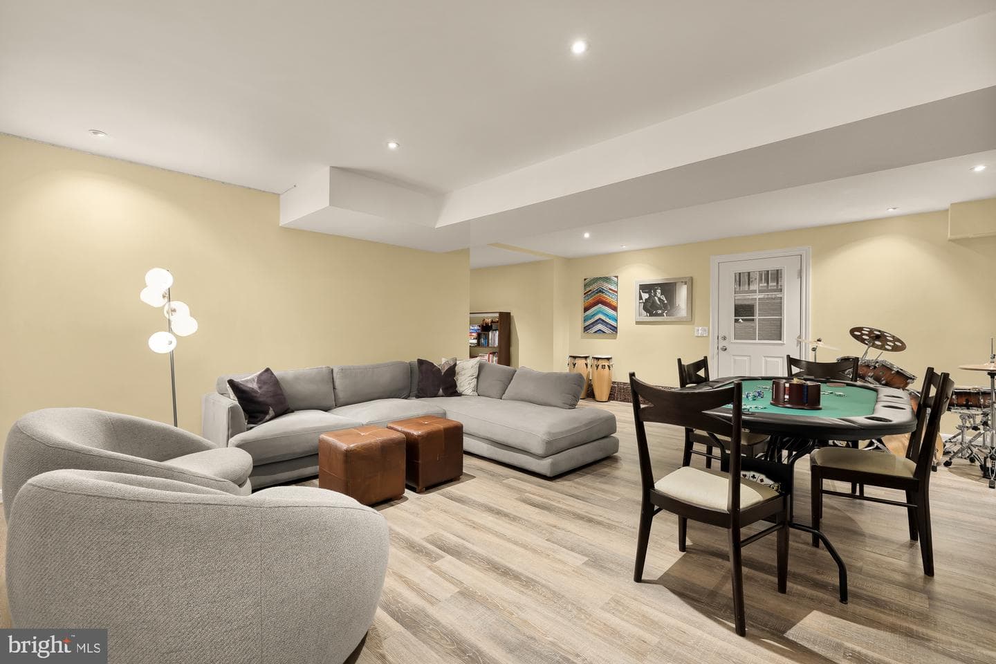 10914 Montrose Avenue photo 36