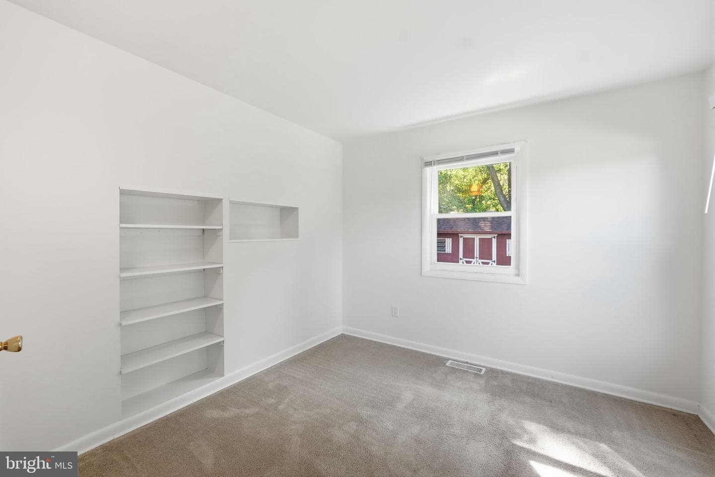 10617 Gatewood Avenue photo 4