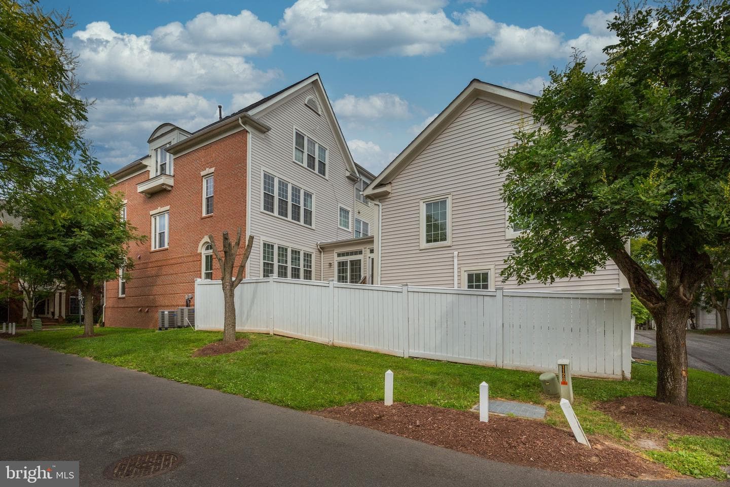 1120 Crestfield Drive photo 3